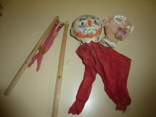 2 MARIONNETTES PANTINS PAPIER MACHE CARTON BOUILLI SUEDE ? + ACROBATE BOIS