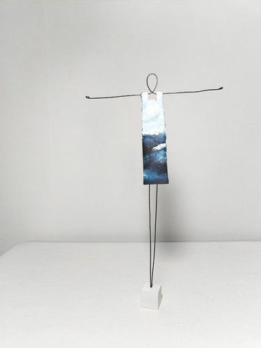 Sculpture fil fer robe - en,