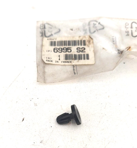 Agrafe clips carroserie - agrafe,