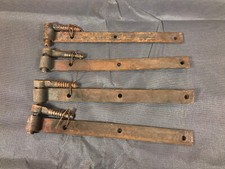 Lot de 4 anciennes ferrures de porte ou volet en fer forgé