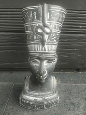 Statue Égyptienne Buste de Néfertiti en pierre & résine patinée.  Haut 17 cm