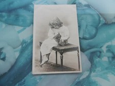 CPA Fillette avec  chaton - éditeur P.L. PARIS