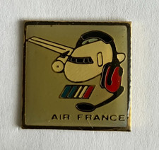111 - Pin's COMPAGNIE AIR FRANCE AVION AVEC CASQUE AUDIO MICRO DE PILOTE