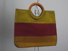 Sac en tissu type soie sauvage ocre, bordeaux et vert sur la face et ocre au dos