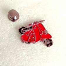 Pin's lapel pin enamel pins SCOOTER VESPA Rouge sur ZAMAC Signé