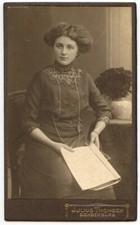 Portrait studio Jeune femme