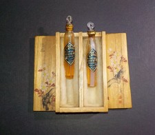2 petits flacons de parfum Japonnais original fleur de cerisier début 20e