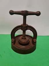 Petit pressoir ou presse ancien en fonte à vis 