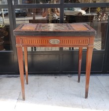 TABLE DE JEU ANCIENNE. STYLE CHARLES IV. BOIS MARQUETÉ. ESPAGNE. XVIII-XIXÈME