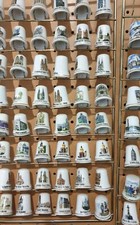 Lots de dés de couture en porcelaine divers et variés vendues en lot de 18 - pri