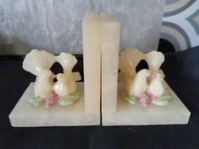 serre livres en albâtre colombes