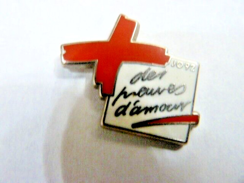Pin croix rouge - pin's, /