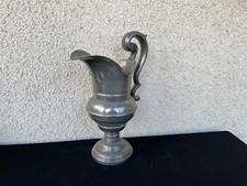 Pichet ancien en étain à pied tourné