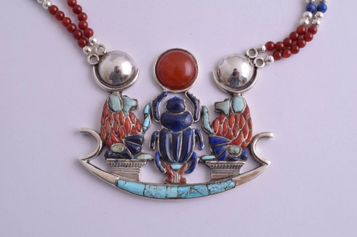Collier scarabée roi