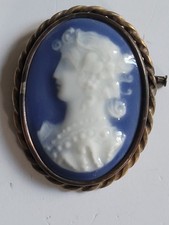 Ancienne Broche en Porcelaine de Limoges Façon Camée Bleu