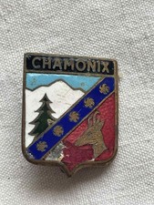 ANCIEN PETIT INSIGNE EMAILLÉ