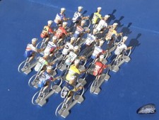 Année 2000 - 20 cyclistes miniatures - Tour de France Giro - Cycling figure