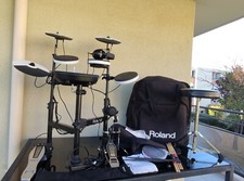Roland TD-4KP V-Drums Portable + Housse + Casque + Baguette + Chaise