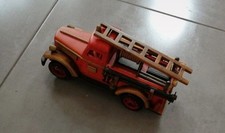 Ancien Camion De Pompier En Bois