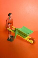 STARLUX / LA FERME : LA FERMIERE AVEC SA BROUETTE