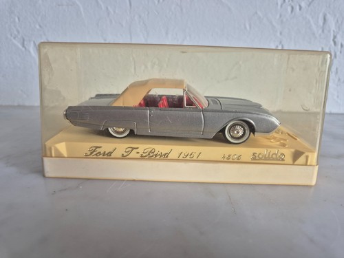 Voiture miniature vintage