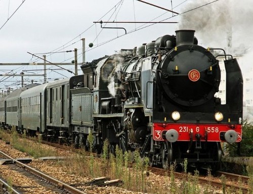 Locomotive vapeur - à,