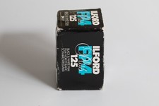 PELLICULE FILM-ILFORD FP4 NOIR ET BLANC 2007--100 ISO 135 24X36--VIERGE PERIME