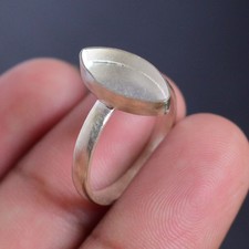 Collier lunette vierge, tasse