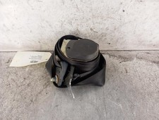 Attache ceinture avant droit