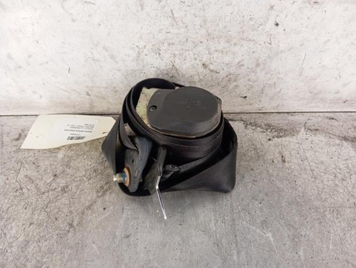 Attache ceinture avant droit