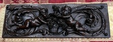 Panneau en noyer sculpté