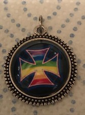PENDENTIF MÉDAILLON Métal Argenté Vieilli 25mm Croix De Fer LGBT Motard Gay