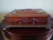 COFFRET à bijoux bois orné GUIRLANDES & FLEURS - Pattes & décor métal - casiers