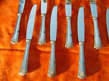 12 couteaux de table en métal