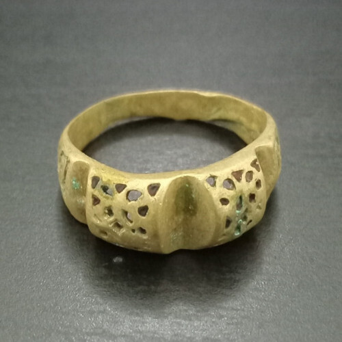 Tres rare artefact - tres,