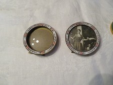 2 ancien cadre photo rond émaillé à décor de fleur verres bombés, à posé