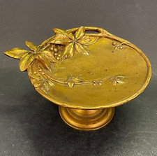 A. Marionnet, Vide-poches sur pied en bronze, décors feuilles et baies