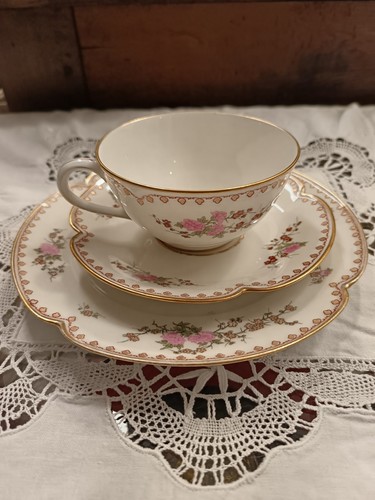 Ensemble tasse sous - tasse,