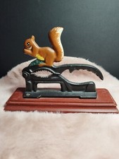 Joli casse-noix Ecureuil