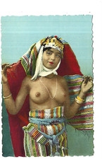 MAURESQUE AUX SEINS NUS