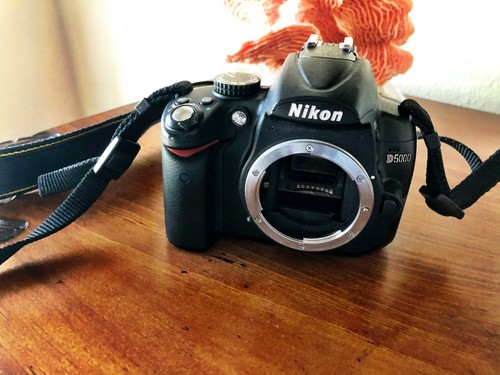 Nikon d5000 3mp digital - 12.3mp,