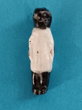 Fève 1ère époque BAIGNEUR NOIR CHEMISE H.2,7cm  porcelaine émaillée