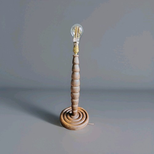 Belle lampe bois tourné dans - lampe,