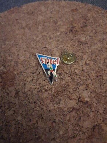 Pin vittel boisson water - pin's,
