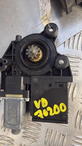 Moteur leve vitre avant droit