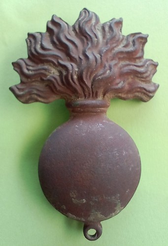 Grenade giberne porte - de,