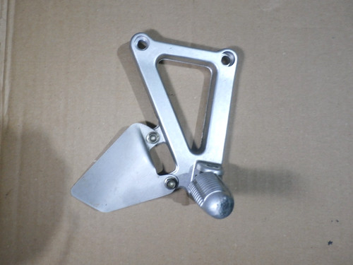 Platine repose pied - platine, pilote