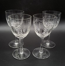 Quatre verres à vin rouge en cristal gravé Villeroy & Boch décor végétal XXème