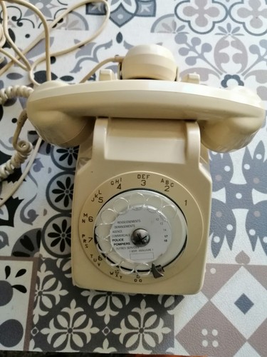 Téléphone cadran rotatif - à,
