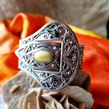 Bracelet Art Déco Artisan Orient Forme Ceinture pl. Argent Pierre Jaune 60×50mm